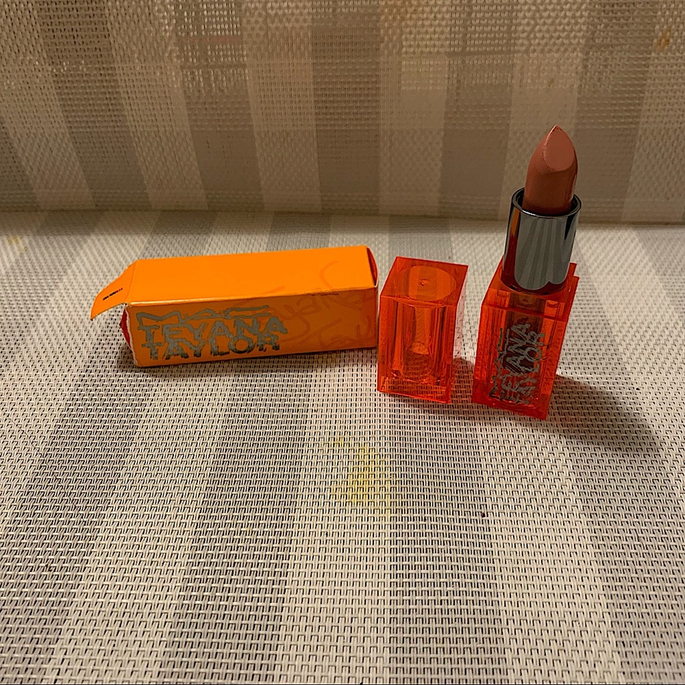 Mac teyana Taylor lip “good moaninnnn”